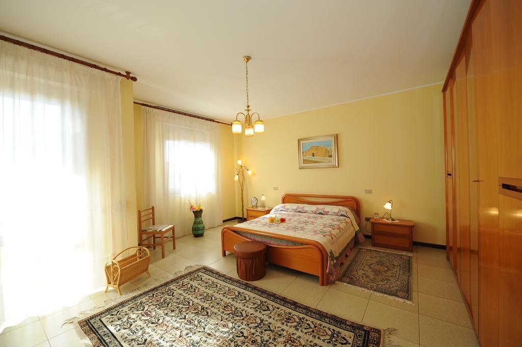 B&B Su Fassoi Santa Giusta Pokoj fotografie
